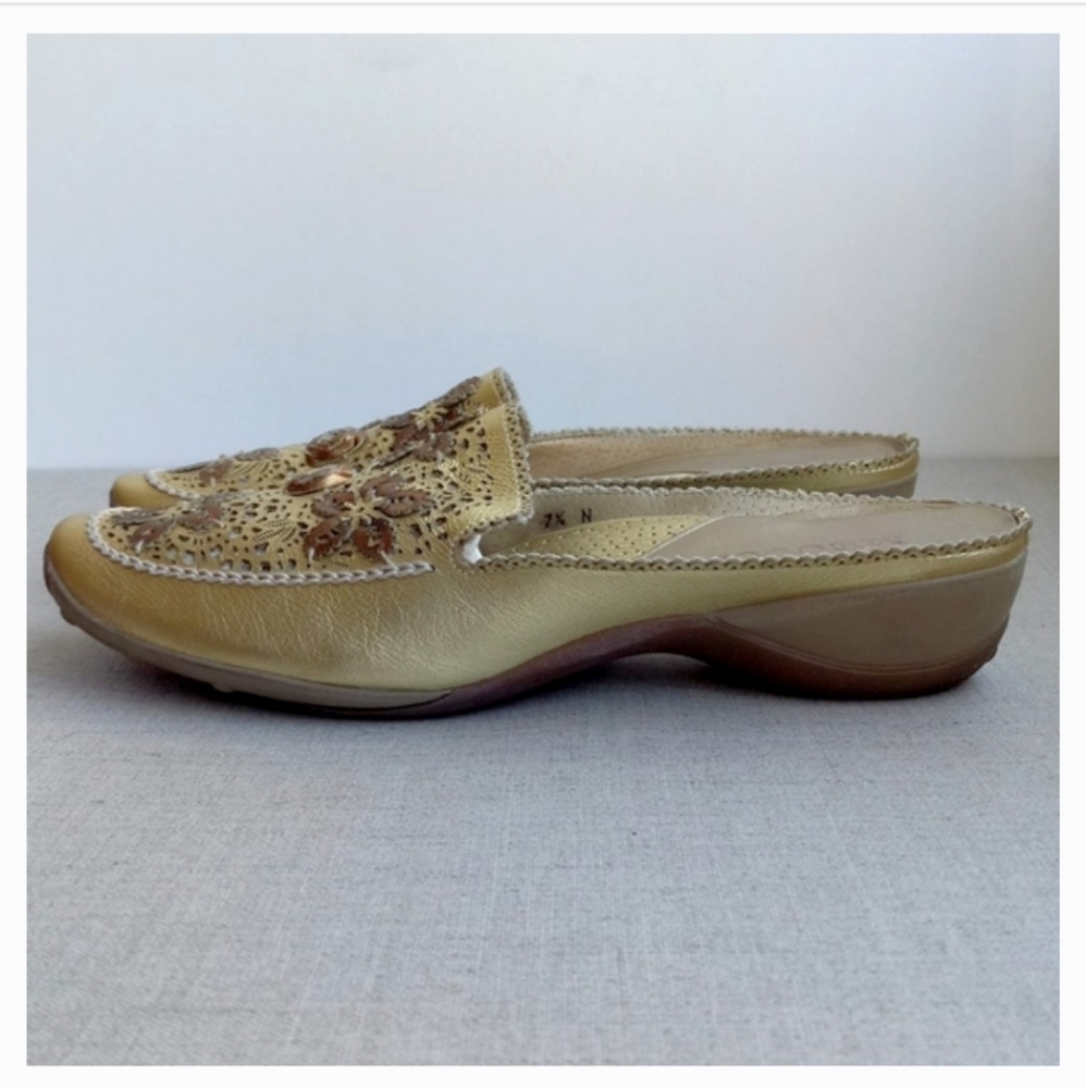 Cesto Meucci US 7.5 Golden Leather Slide-In Mules